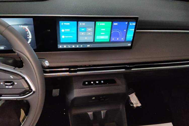 Used SAIC MAXUS Dajia 7 2024 Revised Version Super Hybrid Long-Range Edition Enjoyment Version Audio And AC Panel