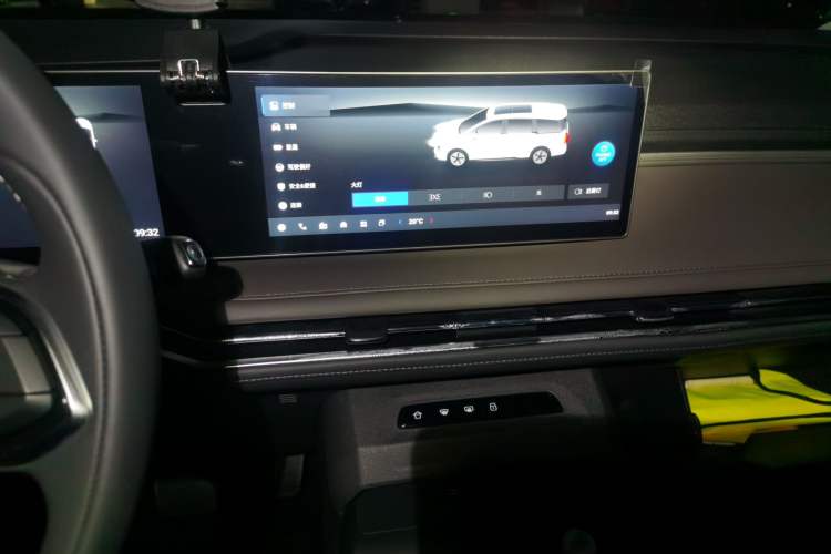 Used SAIC MAXUS Dajia 7 2024 527 km Long-Range Edition for the Prairie Audio And AC Panel