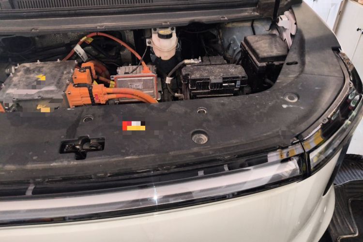 Used SAIC MAXUS Dajia 7 2024 605 km Extended Range Highland Version Six-Seater Engine Bay Left