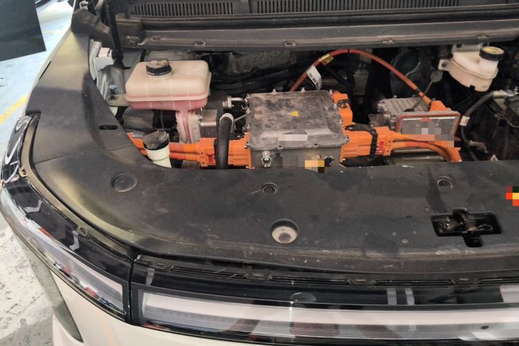 Used SAIC MAXUS Dajia 7 2024 605 km Extended Range Highland Version Six-Seater Engine Bay Right