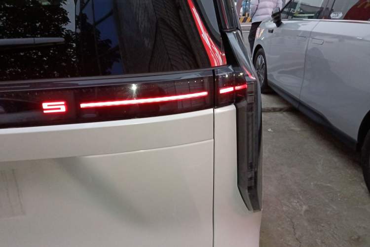 Used SAIC MAXUS Dajia 7 2024 605 km Extended Range Mountain Edition 7-Seater Exterior 6