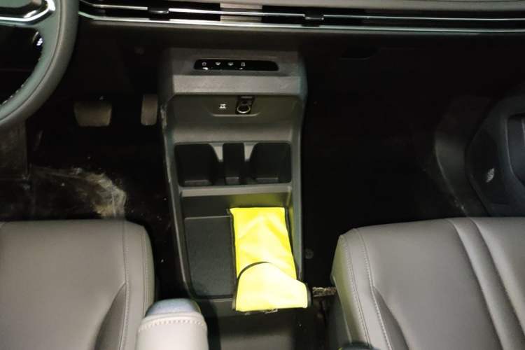 Used SAIC MAXUS Dajia 7 2024 Revised Version Super Hybrid Long-Range Edition Enjoyment Version Gear Lever