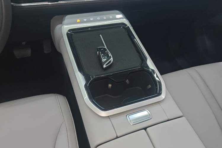 Used SAIC MAXUS Dajia 7 2024 Super Hybrid Long-Range Edition Enjoyment Version Gear Lever