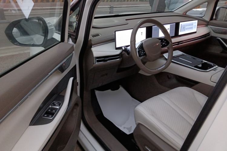 Used SAIC MAXUS Dajia 7 2024 605 km Extended Range Mountain Edition 7-Seater Interior 3