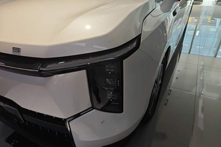 Used SAIC MAXUS Dajia 7 2024 Revised Version Super Hybrid Long-Range Edition Enjoyment Version Left Front Headlight