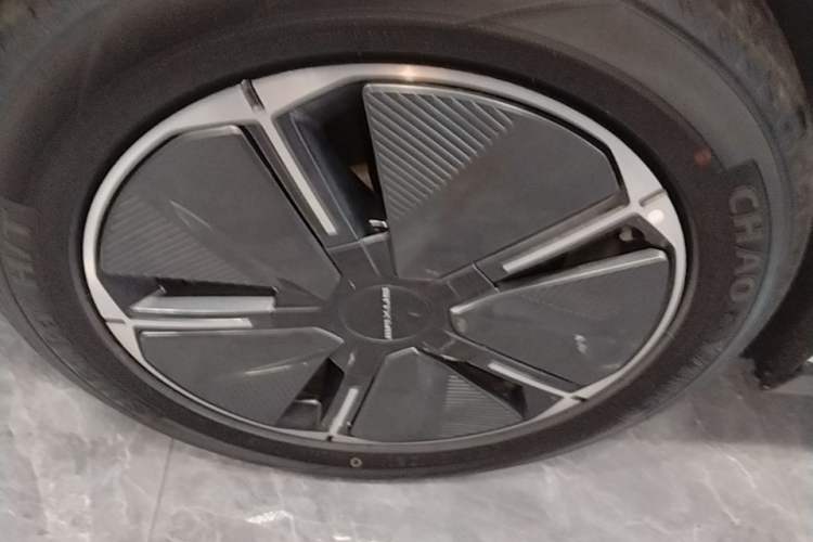 Used SAIC MAXUS Dajia 7 2024 527 km Long-Range Edition for the Prairie Left Front Wheel Hub