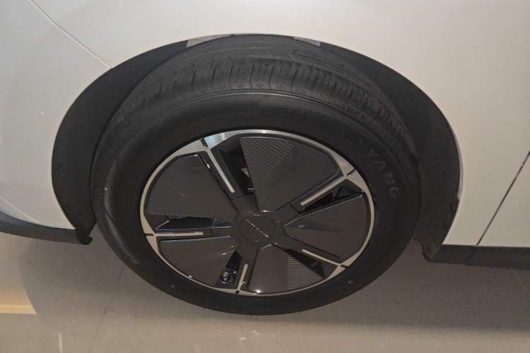 Used SAIC MAXUS Dajia 7 2024 Revised Version Super Hybrid Long-Range Edition Enjoyment Version Left Front Wheel Hub