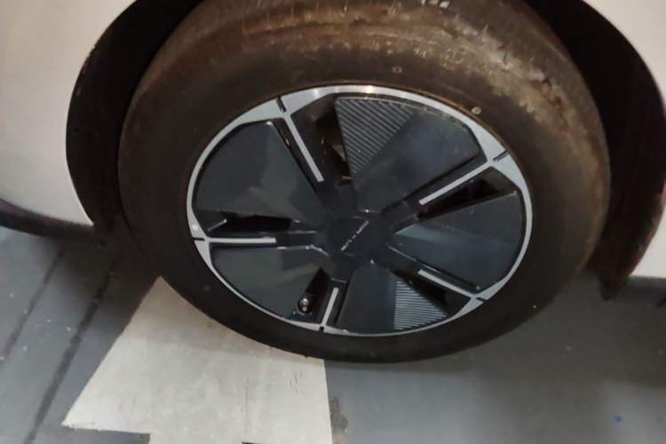 Used SAIC MAXUS Dajia 7 2024 Revised Version Super Hybrid Long-Range Edition Enjoyment Version Left Front Wheel Hub