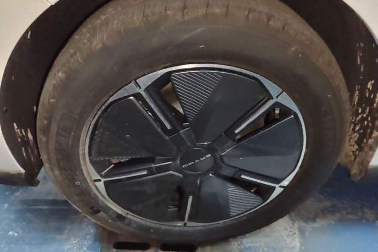 Used SAIC MAXUS Dajia 7 2024 Revised Version Super Hybrid Long-Range Edition Enjoyment Version Left Front Wheel Hub