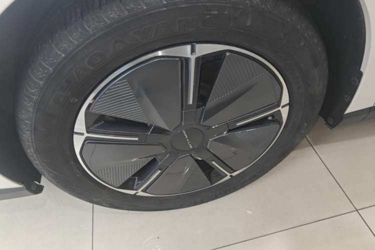 Used SAIC MAXUS Dajia 7 2024 Super Hybrid Long-Range Edition Enjoyment Version Left Front Wheel Hub