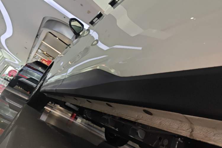 Used SAIC MAXUS Dajia 7 2024 Revised Version Super Hybrid Long-Range Edition Enjoyment Version Left Side Sill