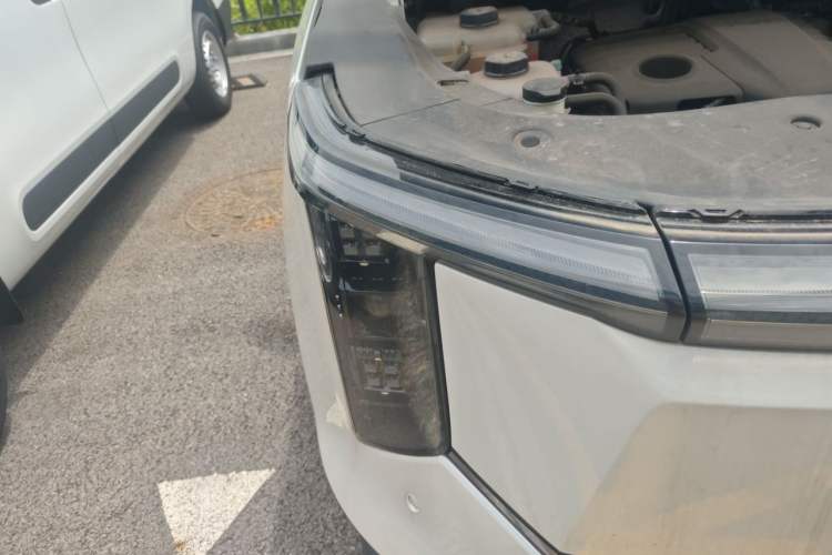 Used SAIC MAXUS Dajia 7 2024 Super Hybrid Ultra-Long Range Luxury Edition Right Front Headlight
