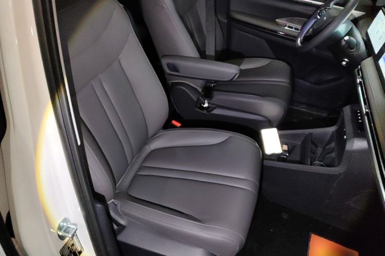 Used SAIC MAXUS Dajia 7 2024 Revised Version Super Hybrid Long-Range Edition Enjoyment Version Right Front Seat