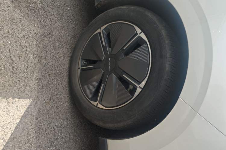 Used SAIC MAXUS Dajia 7 2024 Super Hybrid Ultra-Long Range Luxury Edition Right Front Wheel Hub