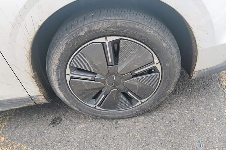 Used SAIC MAXUS Dajia 7 2024 Revised Version Super Hybrid Long-Range Edition Enjoyment Version Right Front Wheel Hub
