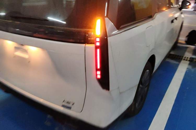 Used SAIC MAXUS Dajia 7 2024 Revised Version Super Hybrid Long-Range Edition Enjoyment Version Right Rear Taillight