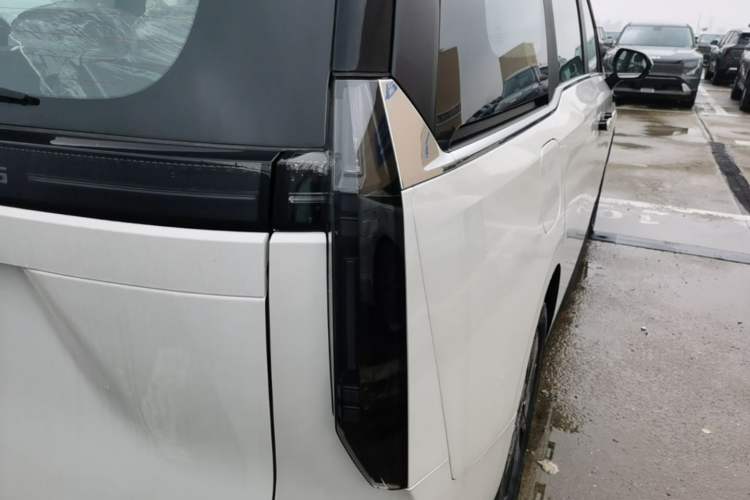Used SAIC MAXUS Dajia 7 2024 Revised Version Super Hybrid Long-Range Edition Enjoyment Version Right Rear Taillight