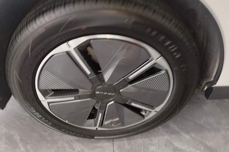Used SAIC MAXUS Dajia 7 2024 527 km Long-Range Edition for the Prairie Right Rear Wheel Hub