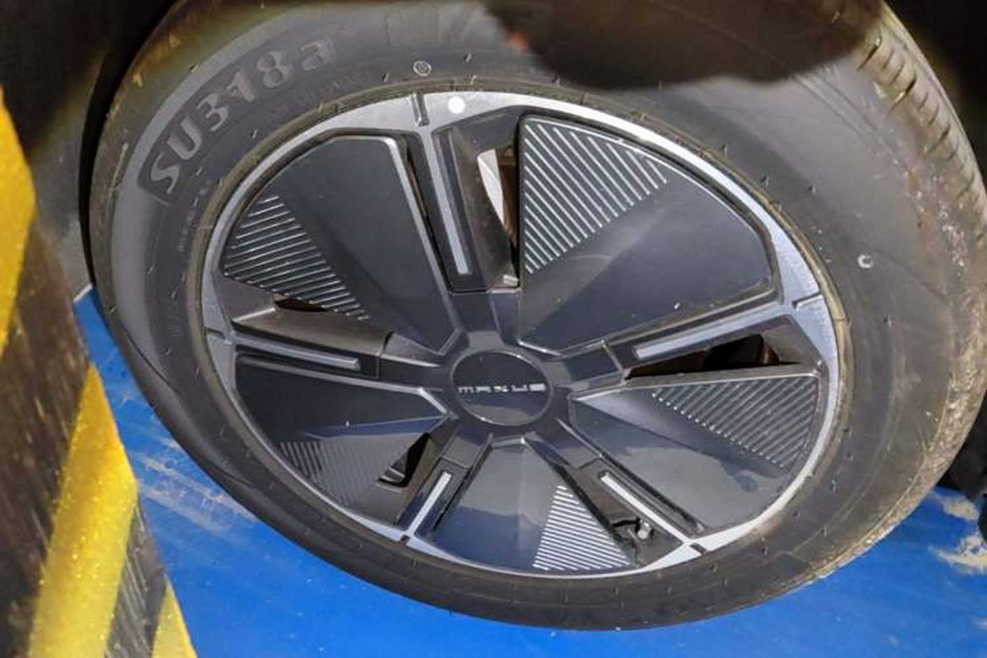 Used SAIC MAXUS Dajia 7 2024 Revised Version Super Hybrid Long-Range Edition Enjoyment Version Right Rear Wheel Hub