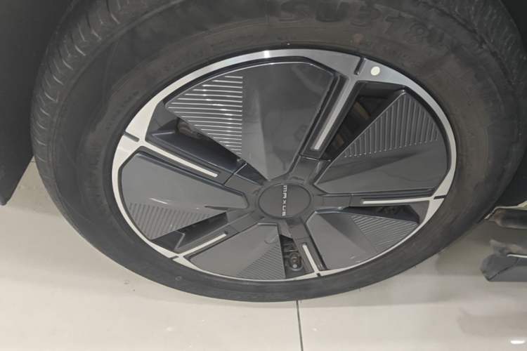 Used SAIC MAXUS Dajia 7 2024 Super Hybrid Long-Range Edition Enjoyment Version Right Rear Wheel Hub
