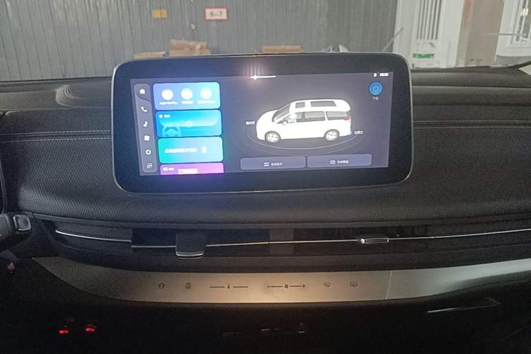 Used SAIC MAXUS Dajia 9 2022 Long-Range Oasis 7-Seater Version Audio And AC Panel