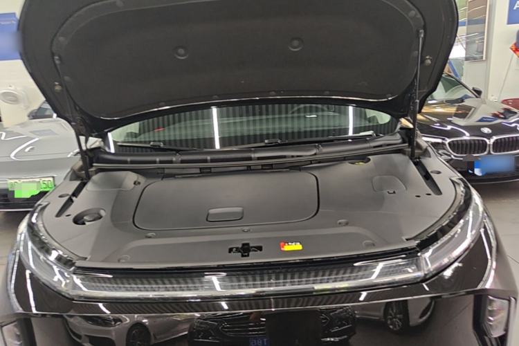 Used SAIC MAXUS Dajia 9 2022 Long-Range High-Mountain Six-Seater Version Engine Bay