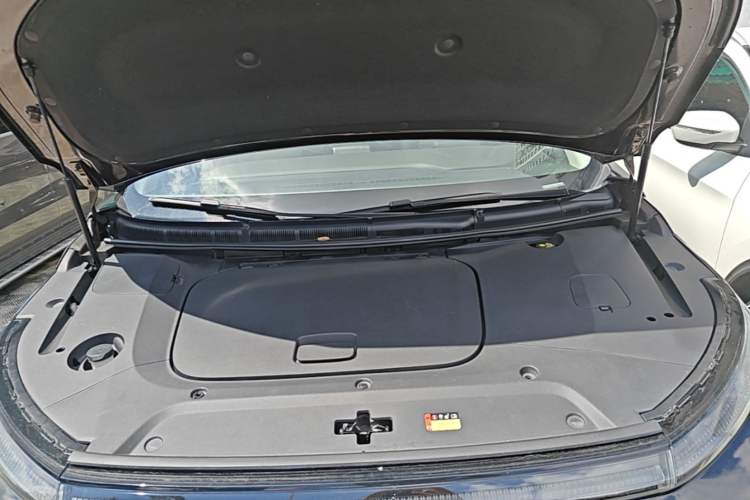 Used SAIC MAXUS Dajia 9 2022 Long-Range Oasis 7-Seater Version Engine Bay