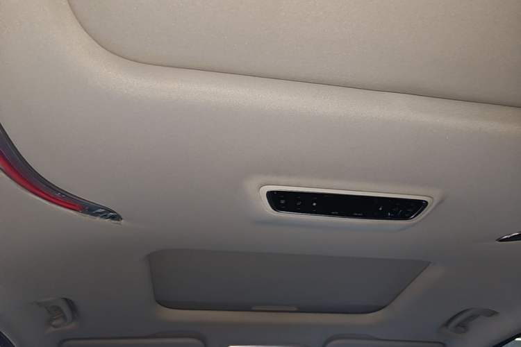 Used SAIC MAXUS Dajia 9 2022 Long-Range High-Mountain Six-Seater Version Headliner