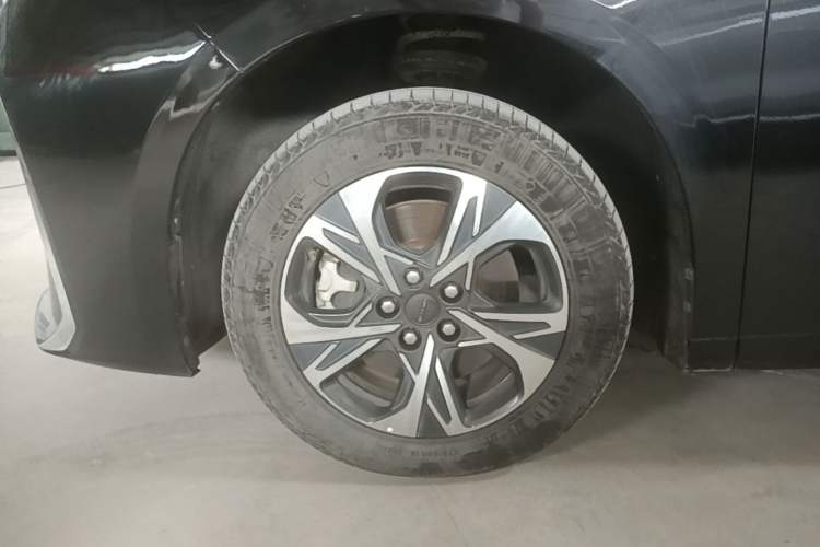 Used SAIC MAXUS Dajia 9 2022 Long-Range Oasis 7-Seater Version Left Front Wheel Hub