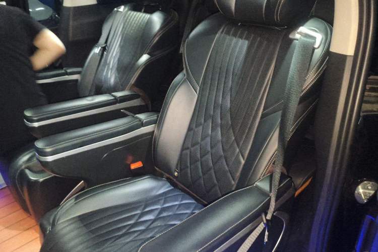 Used SAIC MAXUS Dajia 9 2022 Long-Range Oasis 7-Seater Version Left Rear Seat