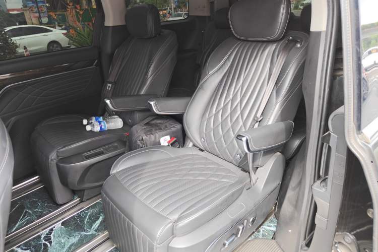 Used SAIC MAXUS Dajia 9 2022 Long-Range Ranch 7-Seater Version Left Rear Seat