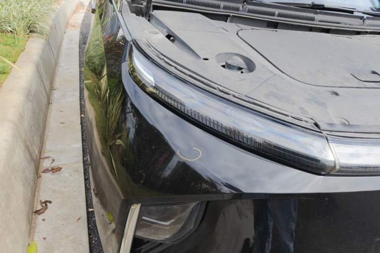 Used SAIC MAXUS Dajia 9 2022 Long-Range Ranch 7-Seater Version Right Front Headlight