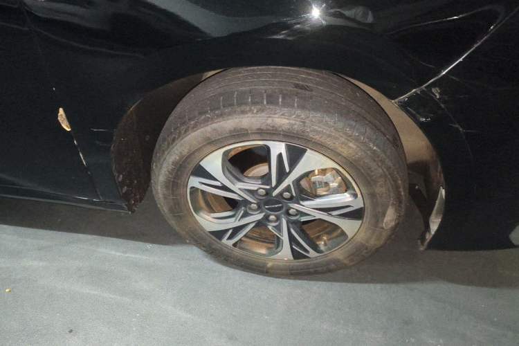 Used SAIC MAXUS Dajia 9 2022 Long-Range Oasis 7-Seater Version Right Front Wheel Hub