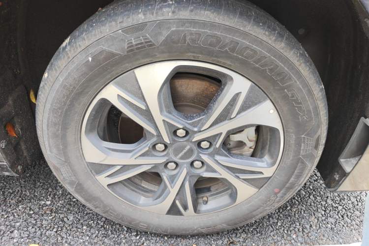 Used SAIC MAXUS Dajia 9 2022 Long-Range Ranch 7-Seater Version Right Front Wheel Hub