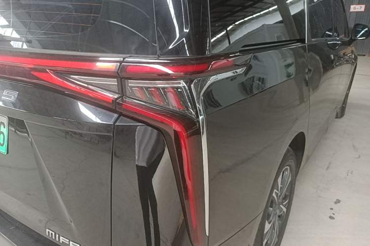 Used SAIC MAXUS Dajia 9 2022 Long-Range Oasis 7-Seater Version Right Rear Taillight