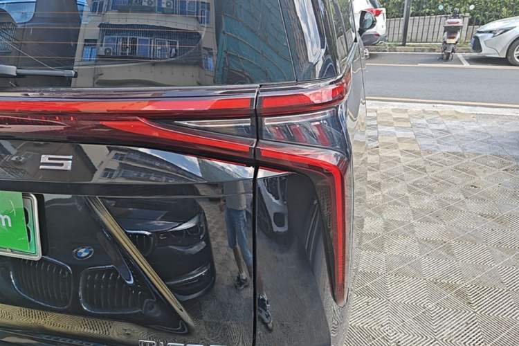 Used SAIC MAXUS Dajia 9 2022 Long-Range Oasis 7-Seater Version Right Rear Taillight