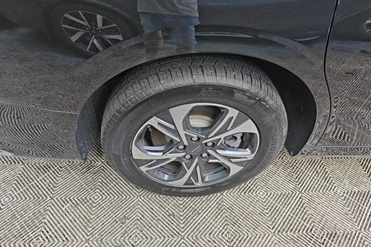 Used SAIC MAXUS Dajia 9 2022 Long-Range Oasis 7-Seater Version Right Rear Wheel Hub