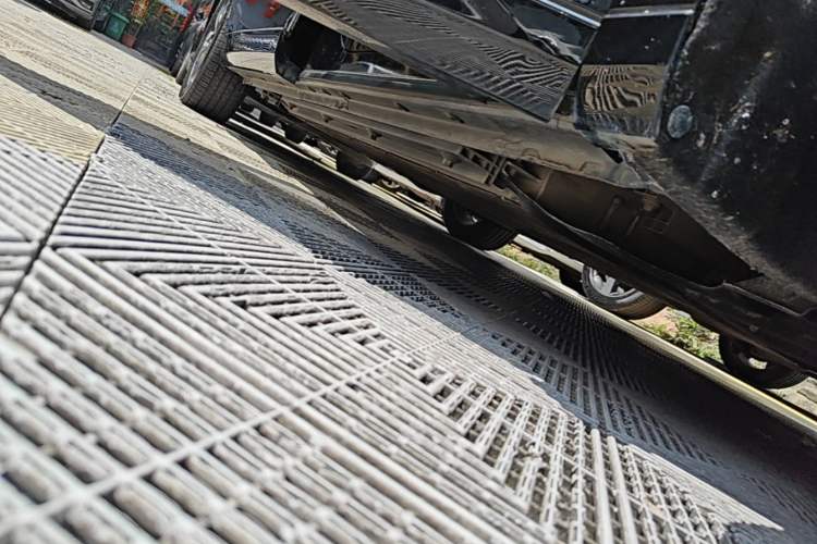 Used SAIC MAXUS Dajia 9 2022 Long-Range Oasis 7-Seater Version Right Side Sill