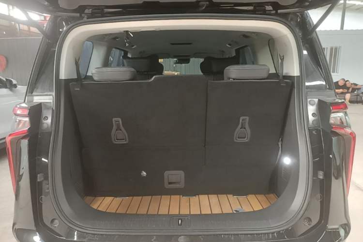 Used SAIC MAXUS Dajia 9 2022 Long-Range Oasis 7-Seater Version Trunk
