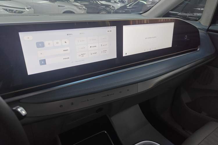 Used SAIC MAXUS Dajia 9 2022 Long-Range High-Mountain 7-Seater Version Audio And AC Panel