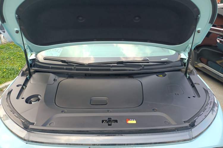 Used SAIC MAXUS Dajia 9 2022 Long-Range High-Mountain Six-Seater Version Engine Bay