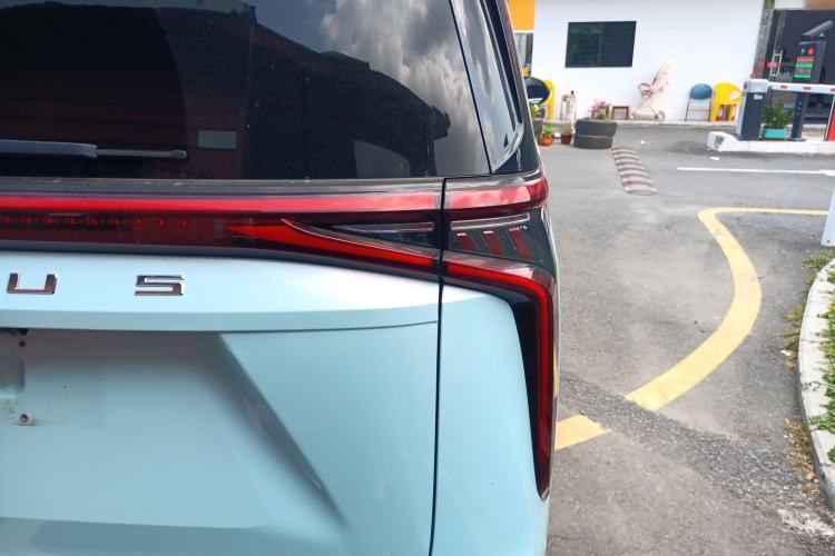 Used SAIC MAXUS Dajia 9 2022 Long-Range High-Mountain Six-Seater Version Exterior 3