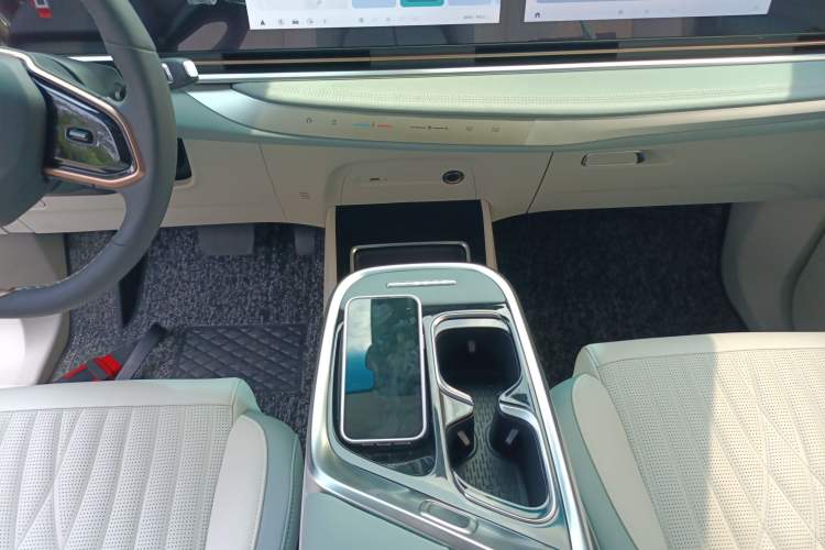 Used SAIC MAXUS Dajia 9 2022 Long-Range High-Mountain Six-Seater Version Gear Lever