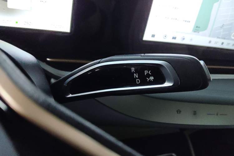 Used SAIC MAXUS Dajia 9 2022 Long-Range Forest Seven-Seater Version Gear Lever
