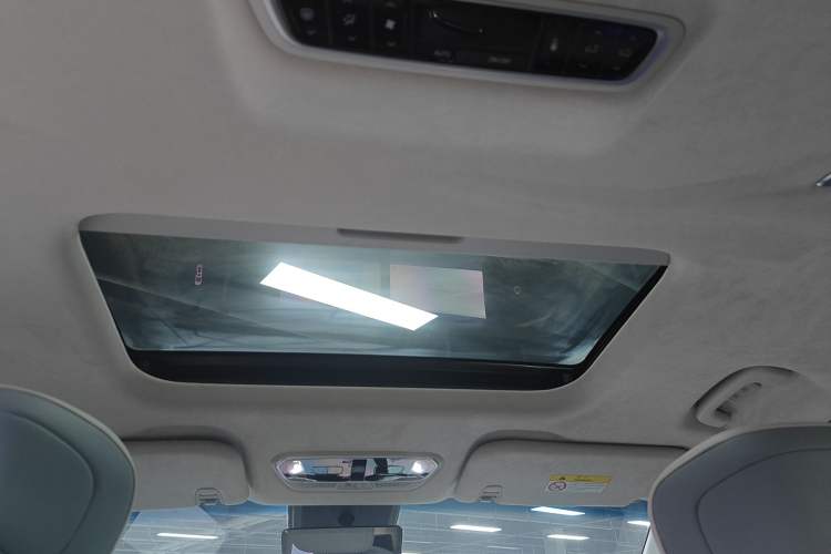 Used SAIC MAXUS Dajia 9 2022 Long-Range High-Mountain 7-Seater Version Headliner