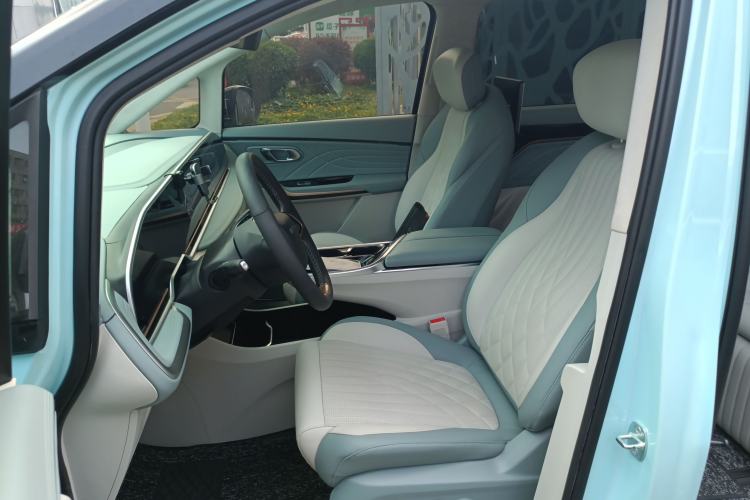 Used SAIC MAXUS Dajia 9 2022 Long-Range High-Mountain Six-Seater Version Left Front Seat