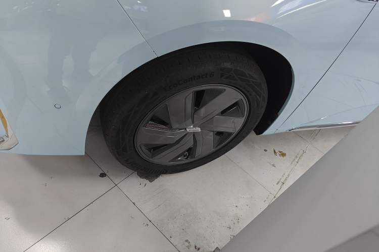 Used SAIC MAXUS Dajia 9 2022 Long-Range High-Mountain 7-Seater Version Left Front Wheel Hub