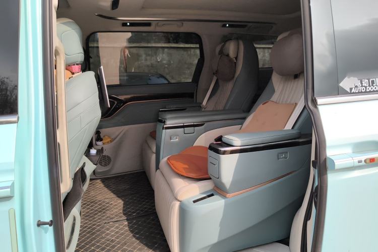 Used SAIC MAXUS Dajia 9 2022 Long-Range High-Mountain 7-Seater Version Left Rear Seat