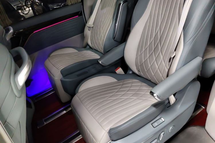 Used SAIC MAXUS Dajia 9 2022 Long-Range Forest Seven-Seater Version Left Rear Seat