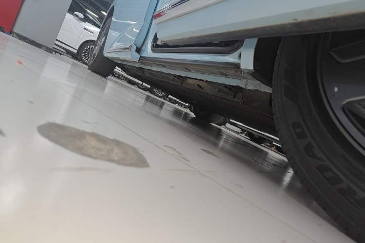 Used SAIC MAXUS Dajia 9 2022 Long-Range High-Mountain 7-Seater Version Left Side Sill